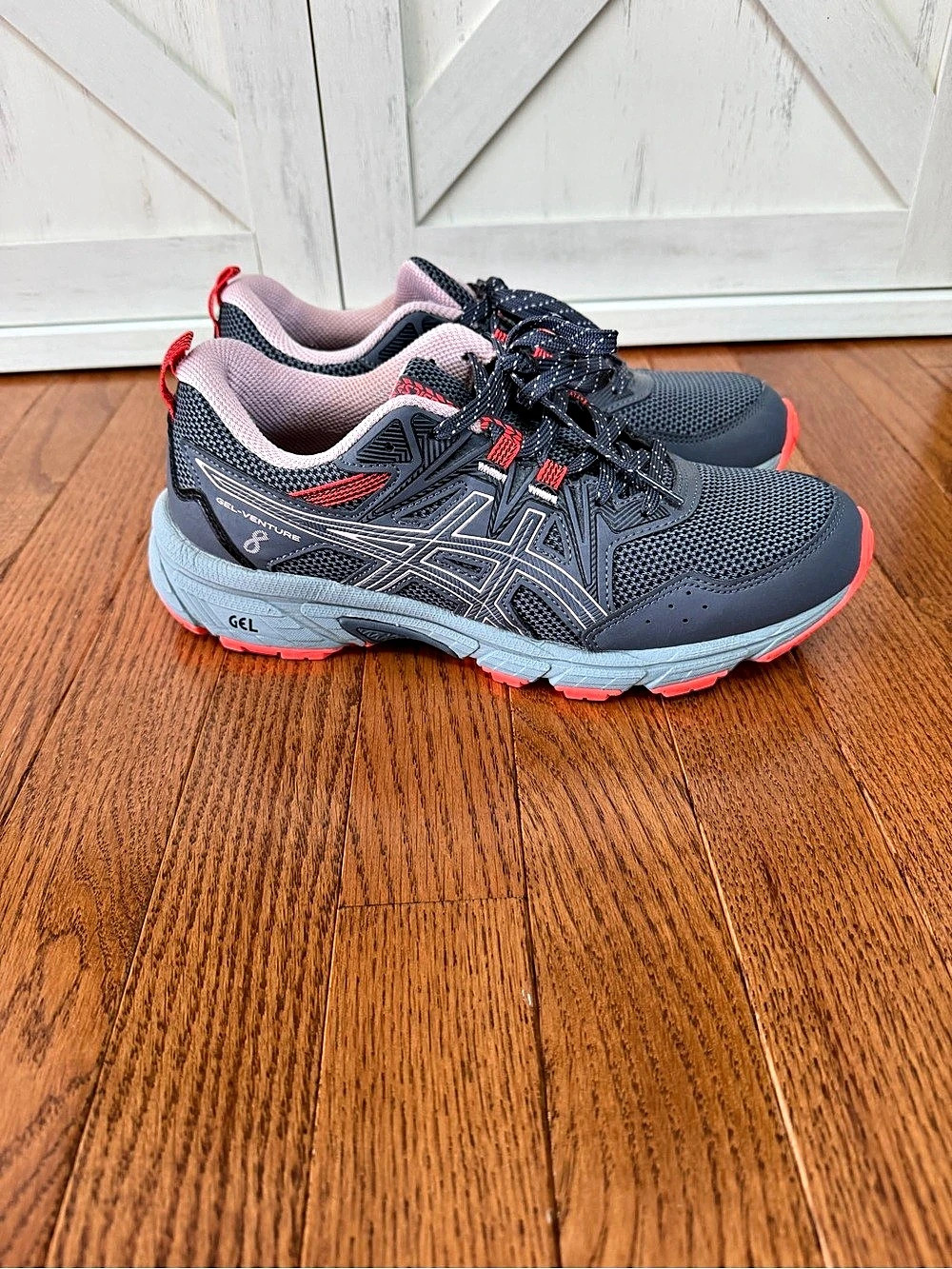 Like new ASICS GEL-Venture 8 Athletic Sneakers Womens 9.5